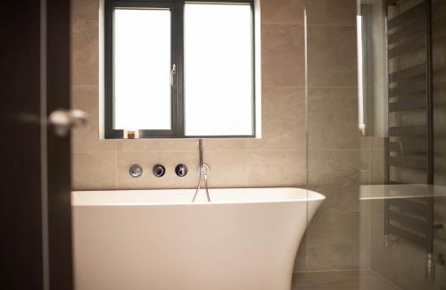 Bondgate Within House | Child-Friendly Cleabarrow Cottage - Guest Rated 9.8/10