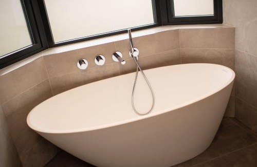 Bondgate Within House | Child-Friendly Cleabarrow Cottage - Guest Rated 9.8/10