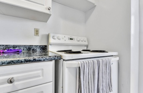 Broadview North Apartment | Comfortable 1 Bedroom Apartment Minutes from Downtown