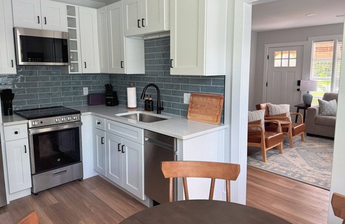 Port Royal House | Clean 2 BR - 5 minutes to PI + Beach - Coffee, Blackstone, and Pergola - NEW!