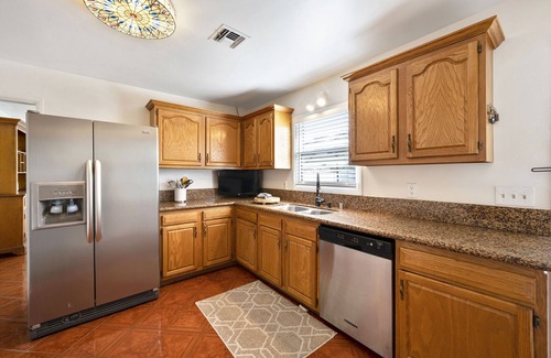 East Whittier House | Immaculate Retreat with Spa, Kitchen & Pet-Friendly Perks
