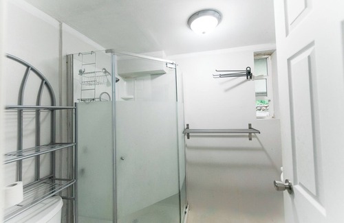 Burnaby House | Clean 4 Bedroom Basement Suite at Burnaby Metrotown Neighbourhood