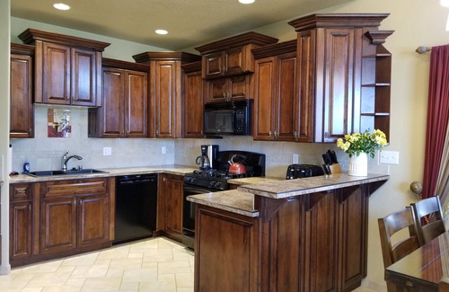Castro Valley Villa | Elegant 3-Bed Villa with Lake View & Family Amenities