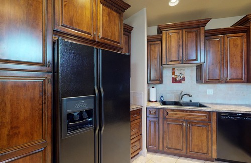 Castro Valley Villa | Elegant 3-Bed Villa with Lake View & Family Amenities