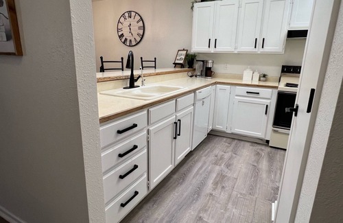 Lake Havasu City Condo | Ideal Retreat: Lake & Ocean Views with Pool and Hot Tub