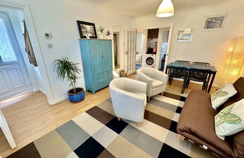 Hale Apartment | Cozy Apartment Steps from Edgware Station with Spa Amenities