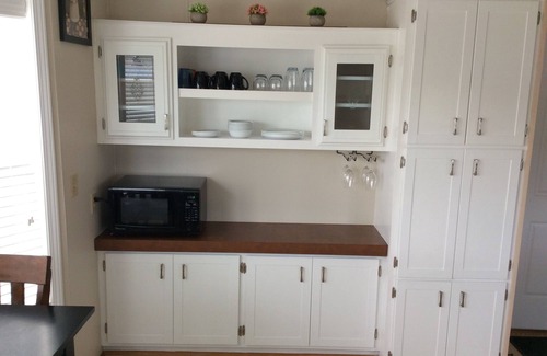 Stanley House | Inviting Retreat: Your Home Away from Home Awaits!