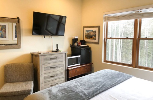 Mountain Village Hotel | Comfortable Room for 4 with Pool and Spa in Telluride