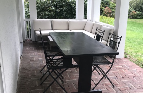 White Plains House | Immaculate Home with Ocean View & Child-Friendly Amenities