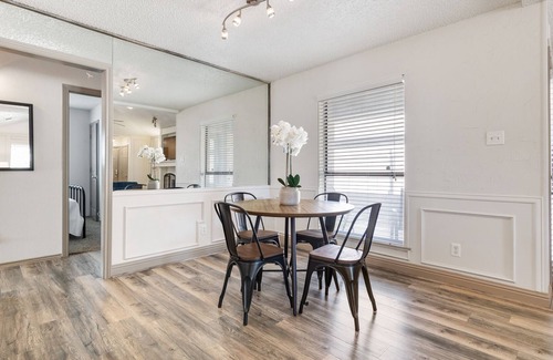 Northeast Carrollton House | Clean and Stylish Carrollton Home! Great Location