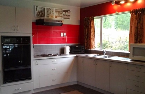 Waimangaroa Apartment | Clean and tidy unit at base of scenic Denniston