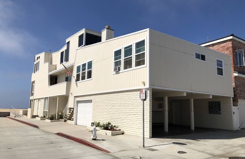 Balboa Peninsula Apartment | Beachside Apartment with Pool & Ocean View, Rated 9.8/10