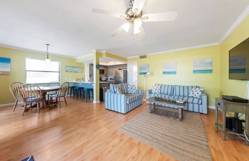 Indian Rocks Beach Villa | Bright Beach Villa with Ocean View & Spa - Rated 9.6/10