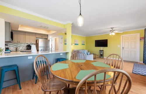 Indian Rocks Beach Villa | Bright Beach Villa with Ocean View & Spa - Rated 9.6/10