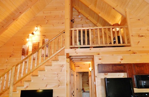Black Mountain Cabin | Inviting Cabin Retreat in Black Mountain - Perfect for Families