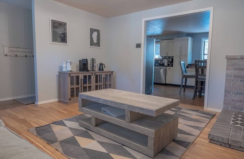 West University House | Relaxing Home in Reno with Pool and Ocean Views