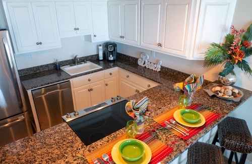 Pensacola Beach Condo | Cozy Retreat with Ocean View & Pool - Rated 9.6/10