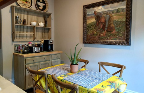 Emsworth House | Immaculate Hotel with Pet-Friendly Amenities & Weekly Discounts