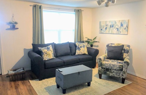 Crestline Other | Cozy Farmhouse Retreat Near Joplin with Family-Friendly Amenities