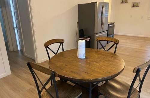 South Overton House | Clean & Cozy 3 BR/1 BA Walkable to Texas Tech