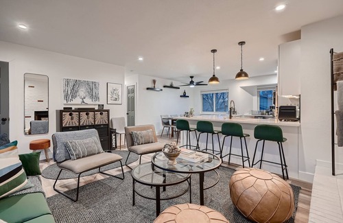 Lamar Heights Area House | Kid-Friendly Getaway: Clean, Cozy & Chic Stay Awaits!