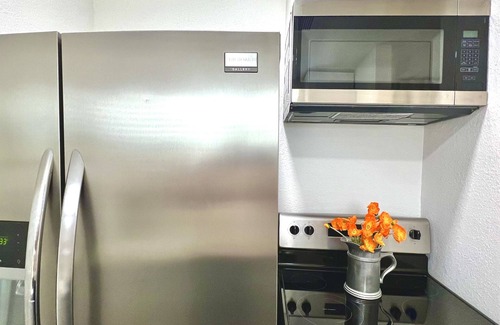 Greater East End House | Cozy Guest Apartment with Kitchen Near U of H