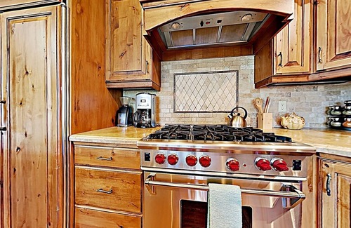 Downtown Park City House | Delightful Private Retreat with Views & Hot Tub Steps to Ski