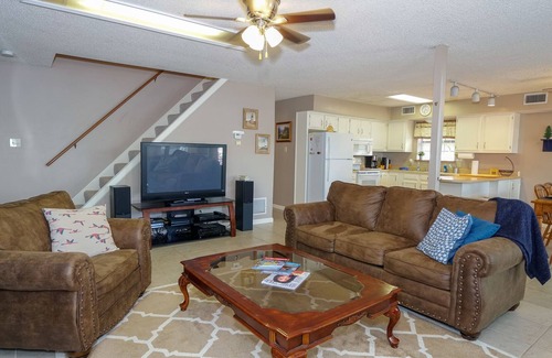 Rocky Mount Cabin | ✨Clean Family Friendly Cabin Steps from Lake. Huge Deck & Lakeside Fire Pit!