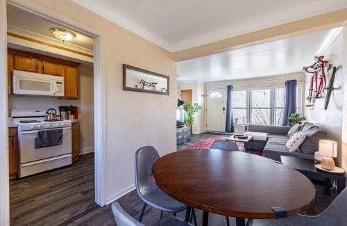 Dicken House | Inviting 2BR Retreat with Kitchen & Family-Friendly Vibe