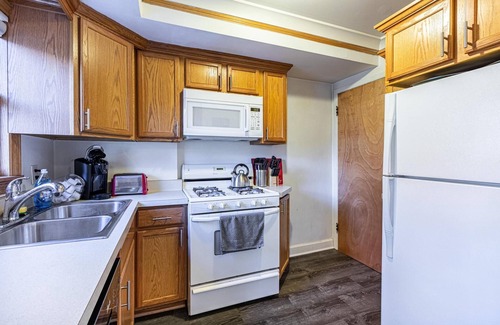 Dicken House | Inviting 2BR Retreat with Kitchen & Family-Friendly Vibe