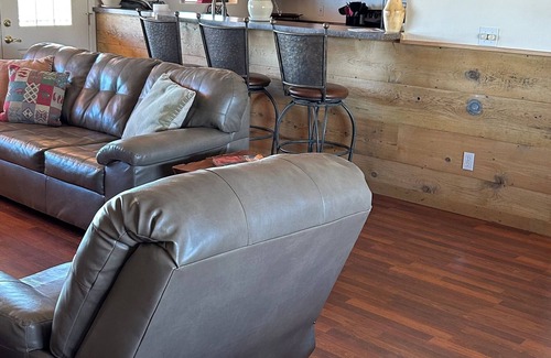 Young House | Inviting Retreat with Scenic Views - Hunt Unit 23 Awaits