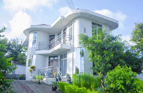 Dar es Salaam House | Elegant Oceanfront Home with 3 Bedrooms and Free Parking