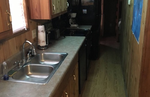Boothville Cabin | Modern Fully Furnished Lodging - Mallard with Family Amenities
