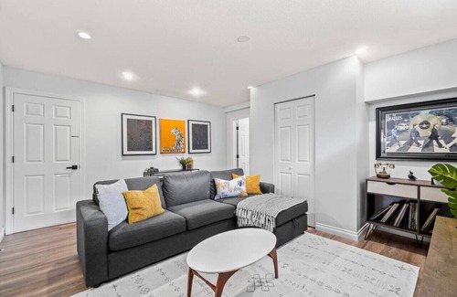 Burnaby House | Clean & Modern 1 Bedroom Suite