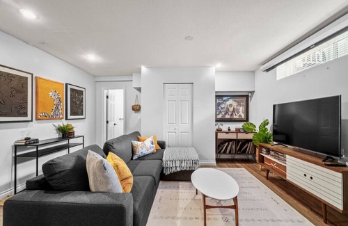 Burnaby House | Clean & Modern 1 Bedroom Suite