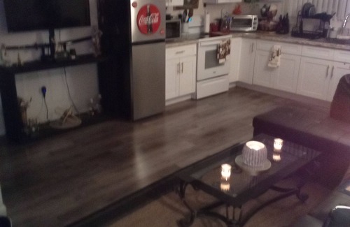 Tower District Apartment | Clean Modern Apartment in Tower District Walk to Nightlife Host On-Site