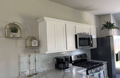 Bixby House | Family-Friendly Escape with Spa and Kitchen in Bixby