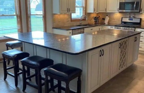 Granger House | Immaculate 4-Bedroom Retreat with Spa & Hot Tub in Granger