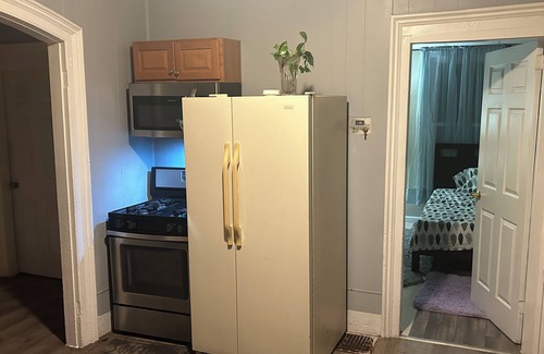 Meriden House | Clean Private room in Downtown Meriden close to public transportations