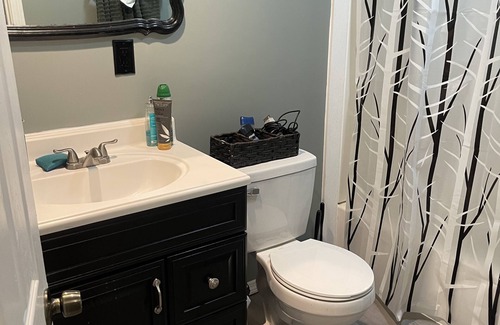 Meriden House | Clean Private room in Downtown Meriden close to public transportations