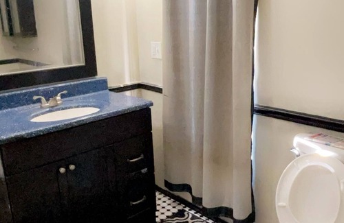 Meriden House | Clean Private room in Downtown Meriden close to public transportations