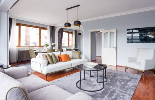 Bakırkoy Apartment | Family-Friendly Retreat in Central Location with Superhost
