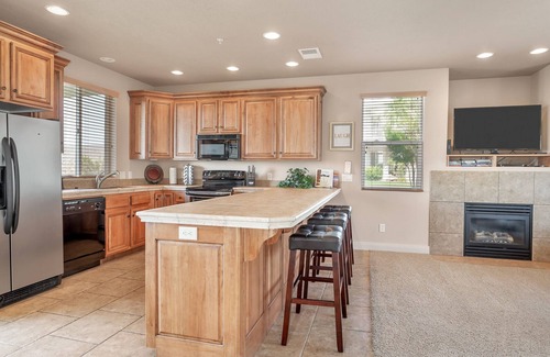 St. George Condo | Inviting Las Palmas Ocean View Unit with Pool & Spa