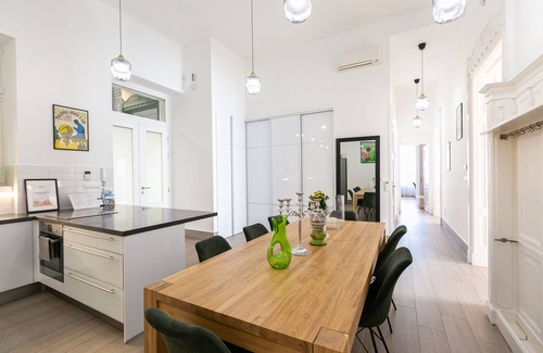 Belso-Ferencvaros Apartment | Immaculate Apartment with Balcony Overlooking Church Square