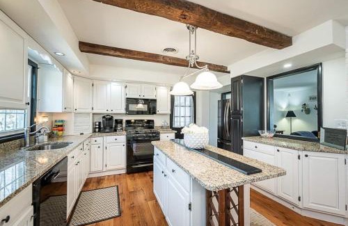 Reisterstown House | Modern Farmhouse Retreat: Pet & Child Friendly Amenities