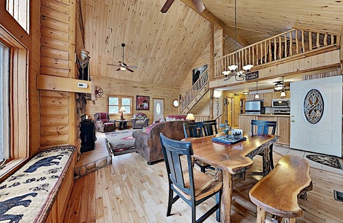 Hayward Cabin | Inviting Retreat on 3,000 Acre Grindstone Lake with Pool