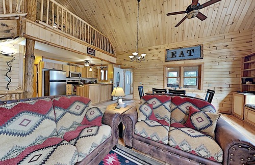 Hayward Cabin | Inviting Retreat on 3,000 Acre Grindstone Lake with Pool