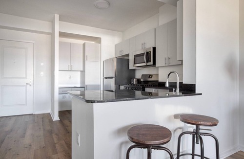 Cardozo Apartment | Modern U Street 1BR with Gym & Rooftop, Near Metro