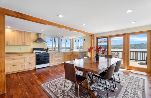 Northwest Ithaca House | Lakefront Cottage Retreat with Kayak Access Near Wineries