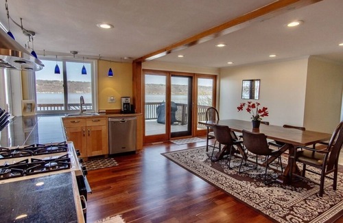 Northwest Ithaca House | Lakefront Cottage Retreat with Kayak Access Near Wineries